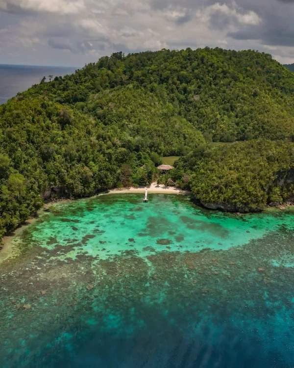 photo drone d'une ile en indonesie sulawesi