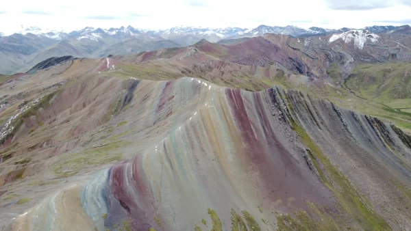 montagnes 7 couleurs drone pérou